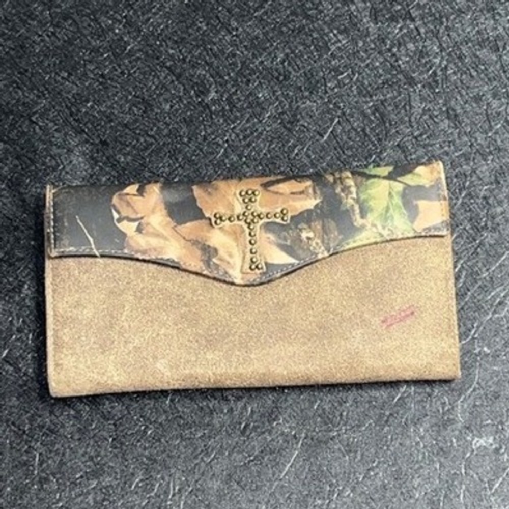 Nocona‎ Mossy Oak Camo Wallet Ladies Brown Western Cross Studded